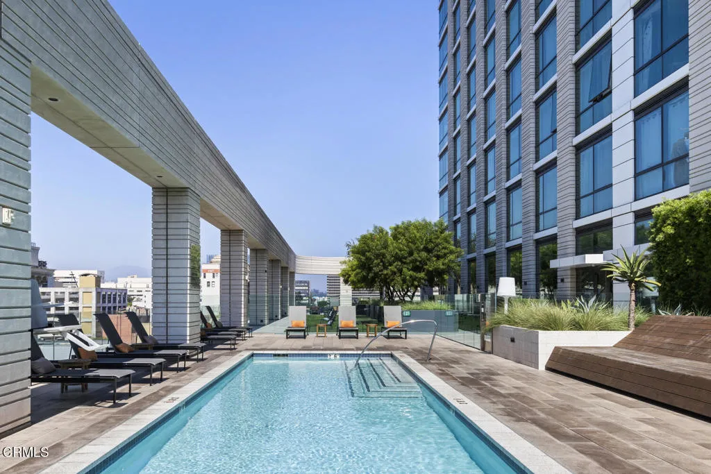 400 S Broadway 911, Los Angeles, California 90013 home-pic-38